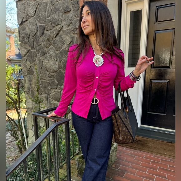 36 Chic Button Down Shirt With Ruched Detail - Picture 10 of 10